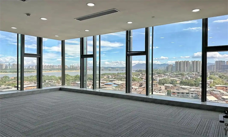 紫峰大厦——南京市鼓楼区的商务新地标